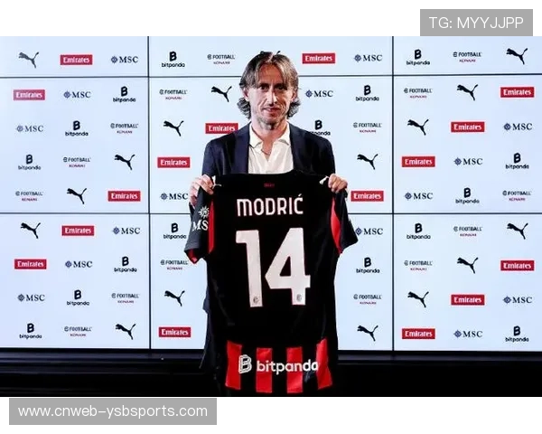 米兰接触莱万多夫斯基,计划复制莫德里奇式签约